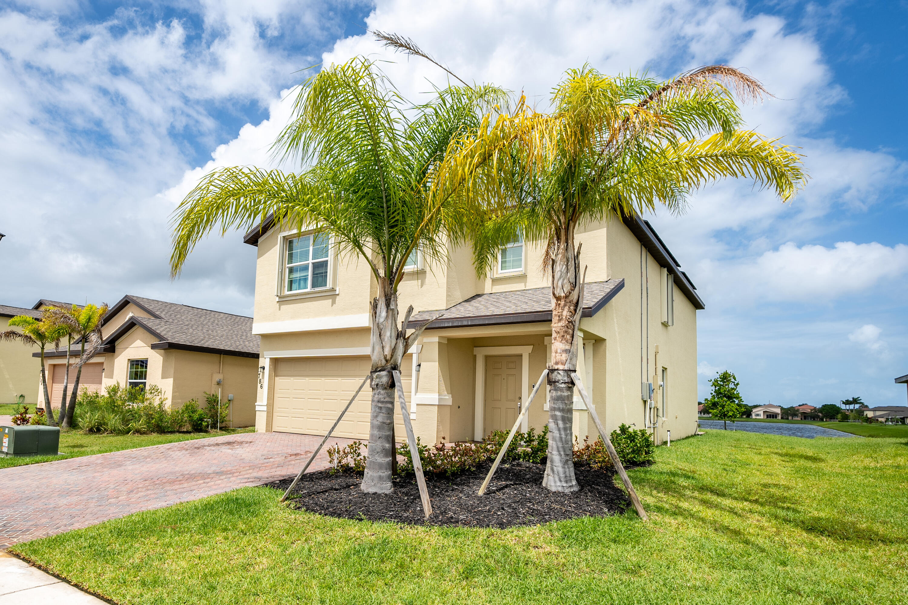 a view of a house with a backyard