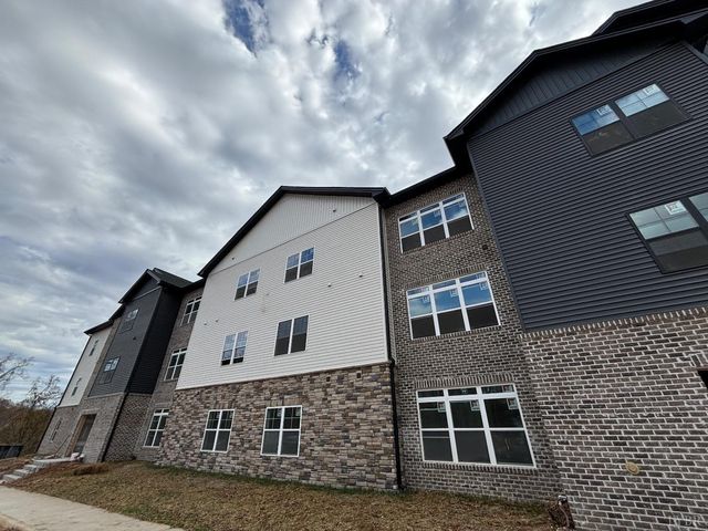 $247,600 | 125 Brenleigh Court, Unit 108 | Lakeside