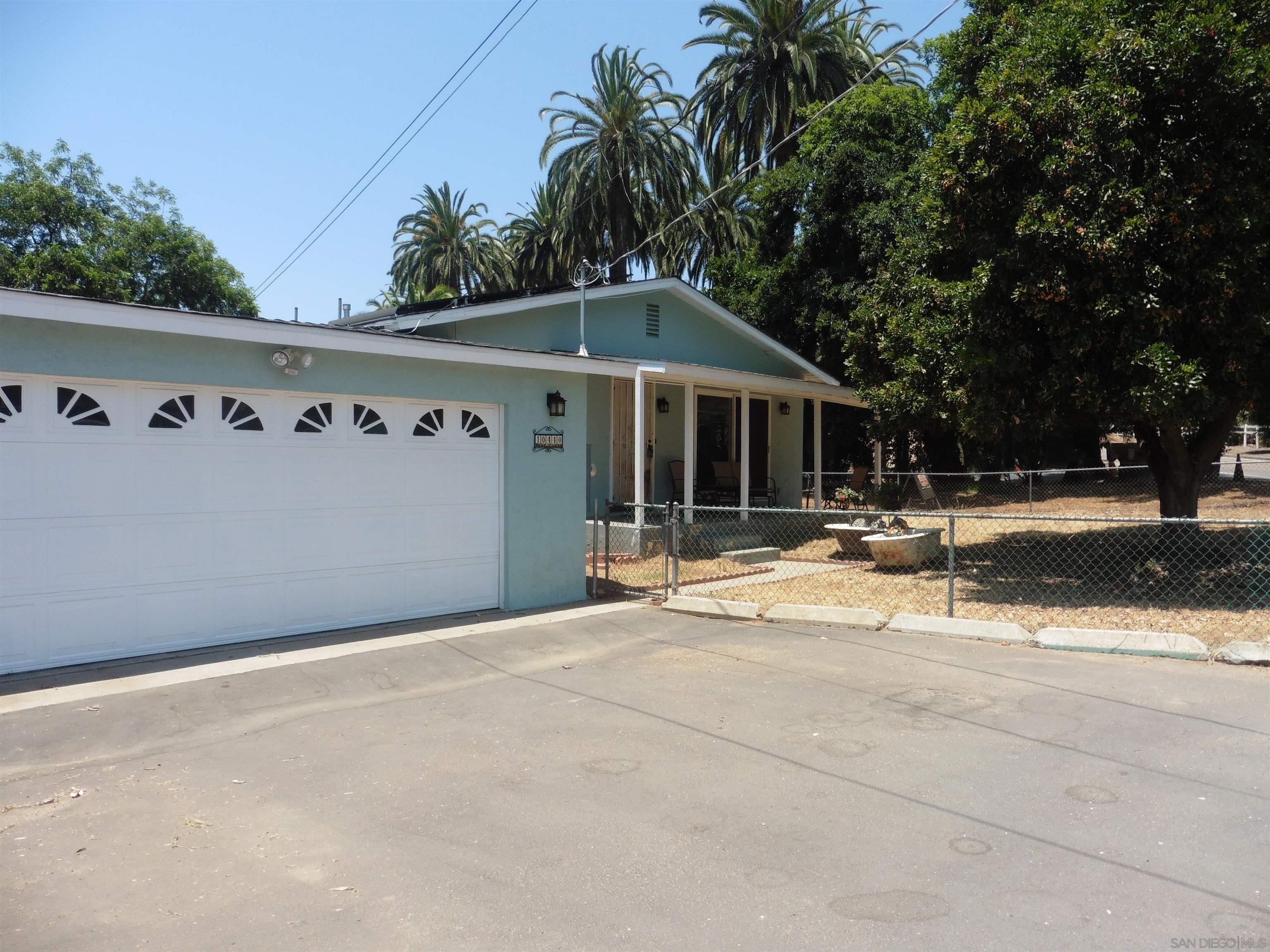 a view of an house with backyard and tree