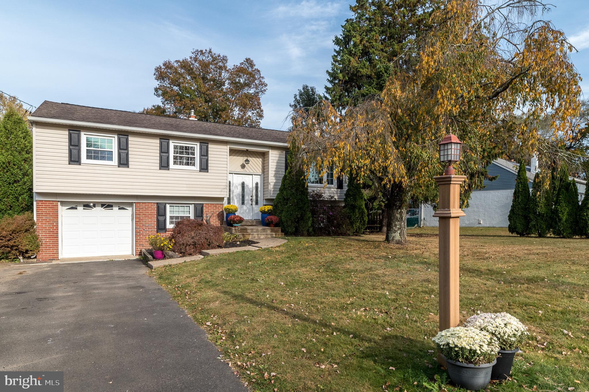 a view of a house with backyard and a tree