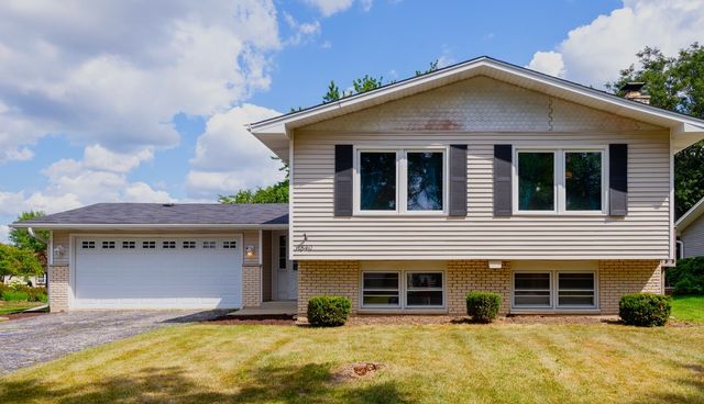 $525,000 | 1840 Bolson Drive | Downers Grove