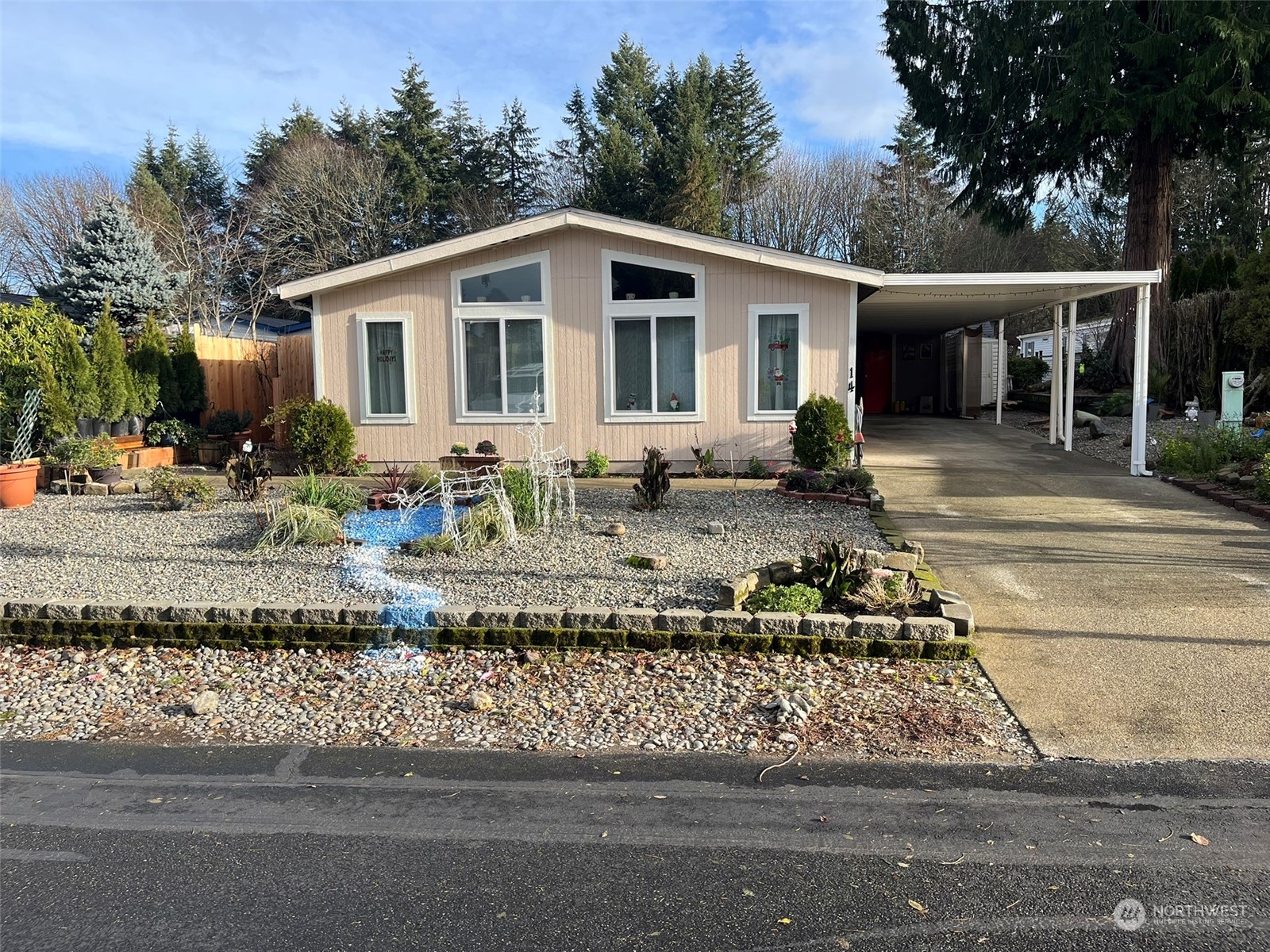 a view of a yard in front of a house