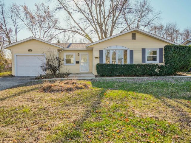 $369,900 | 274 Tomahawk Court | Carol Stream