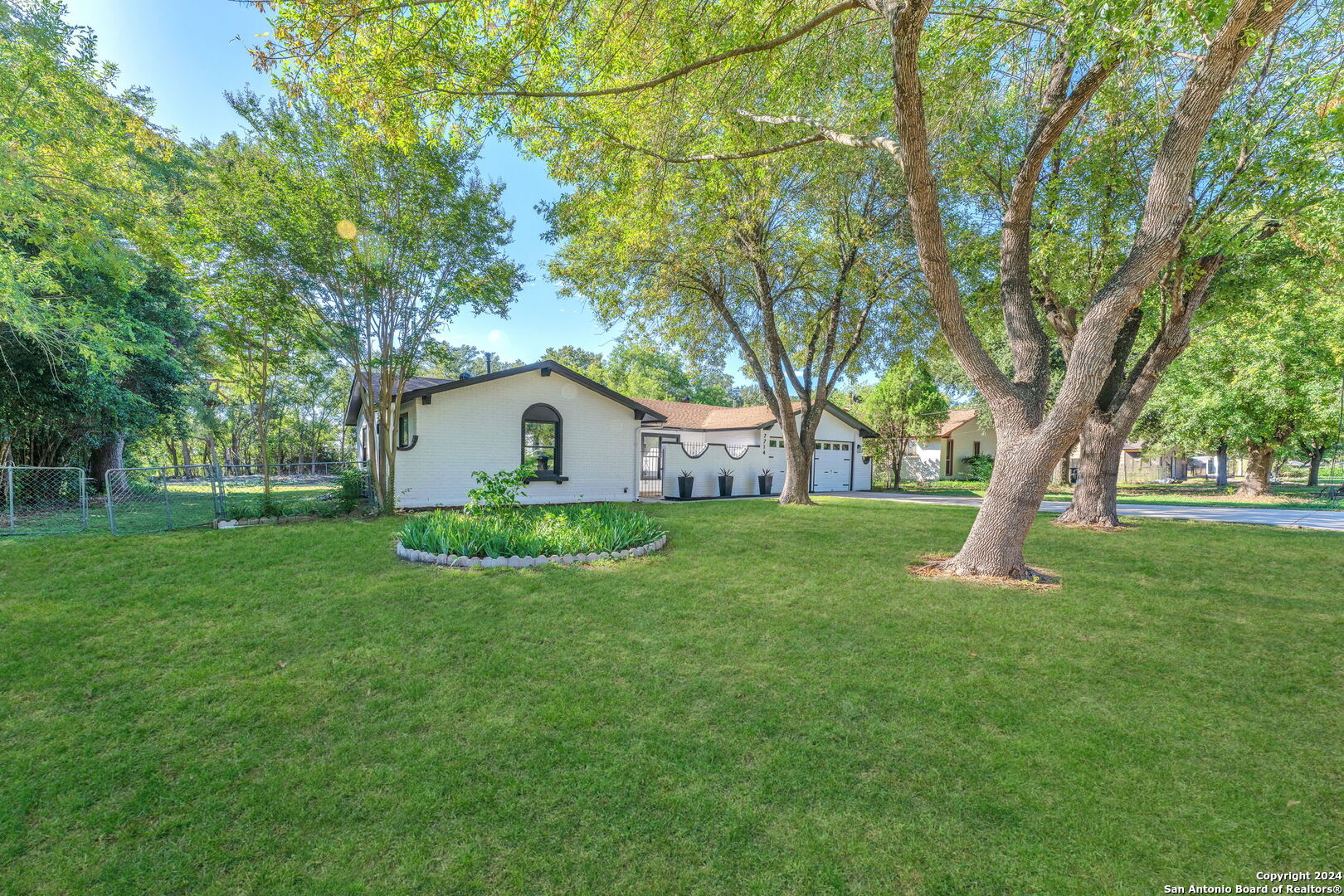 a view of a house with a backyard