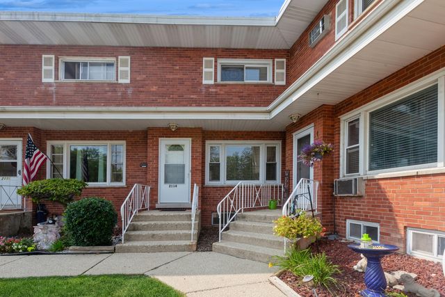 $1,950 | 2114 Warren Avenue, Unit 2114 | Downers Grove