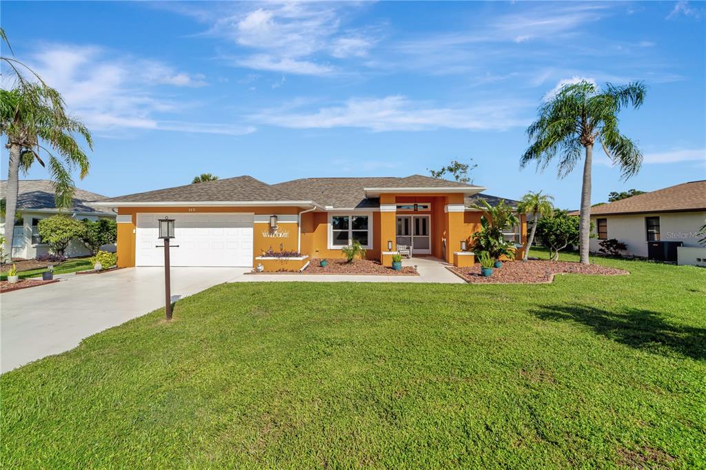 a view of a house with a backyard