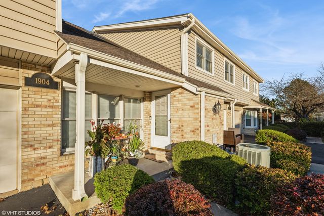 $309,900 | 1904 Wisteria Court, Unit 5 | Naperville