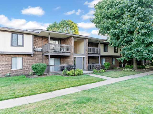 $180,000 | 586 Somerset Lane, Unit 8 | Crystal Lake