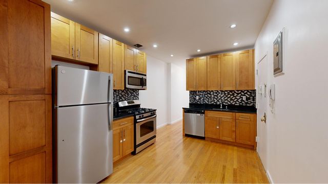 $630,000 | 327 East 93rd Street, Unit 3W | Upper East Side