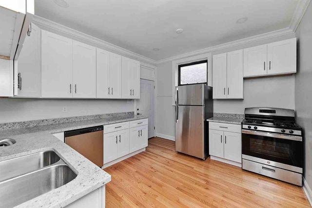 $3,000 | 5461 South Everett Avenue, Unit 3A | East Hyde Park