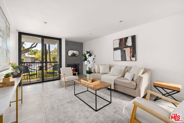 $879,000 | 906 North Doheny Drive, Unit 305 | West Hollywood Vicinity