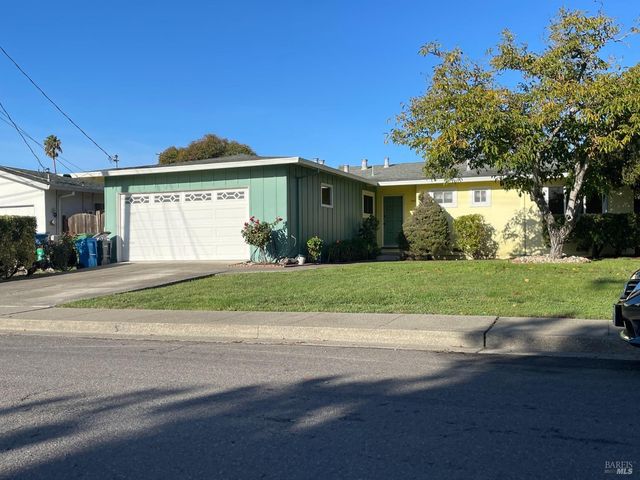 $740,000 | 1421 Sierra Drive | East Petaluma