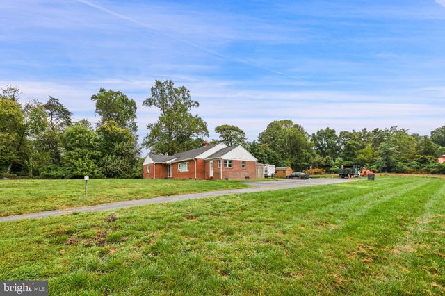 $2,000,000 | 3251 Annandale Road | West Falls Church