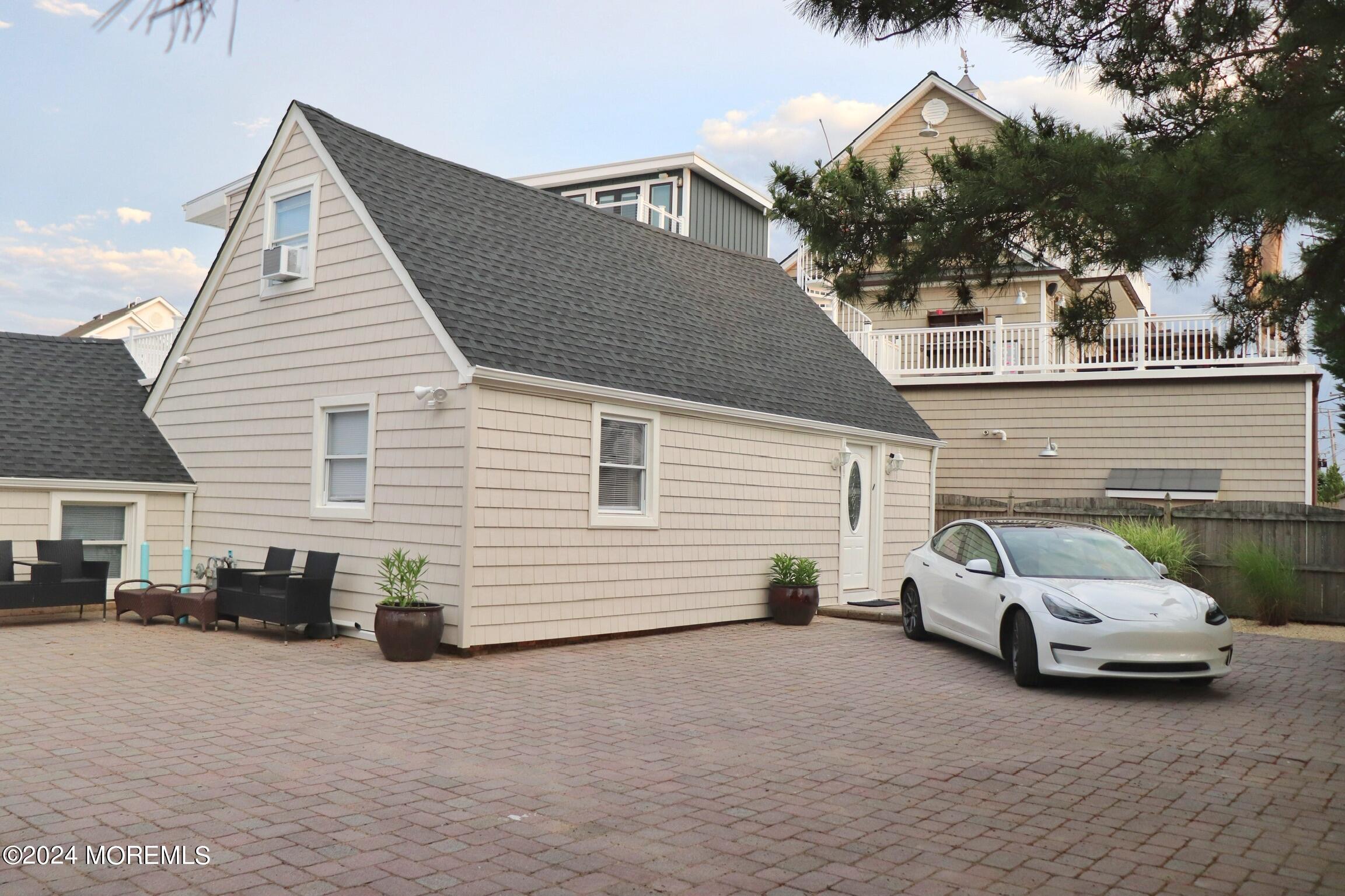 a view of a car park in front of house