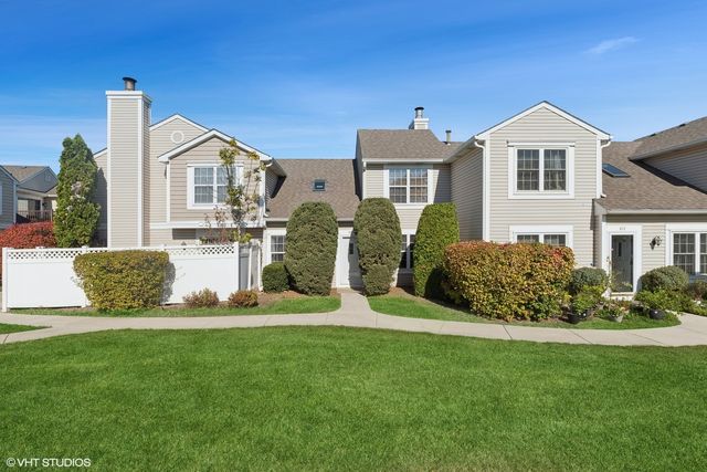 $299,900 | 605 Le Parc Circle | Buffalo Grove