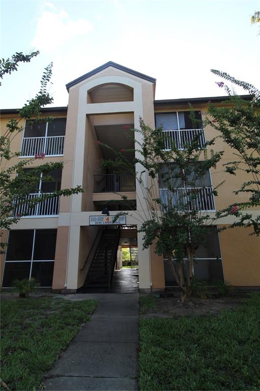 a front view of house with yard