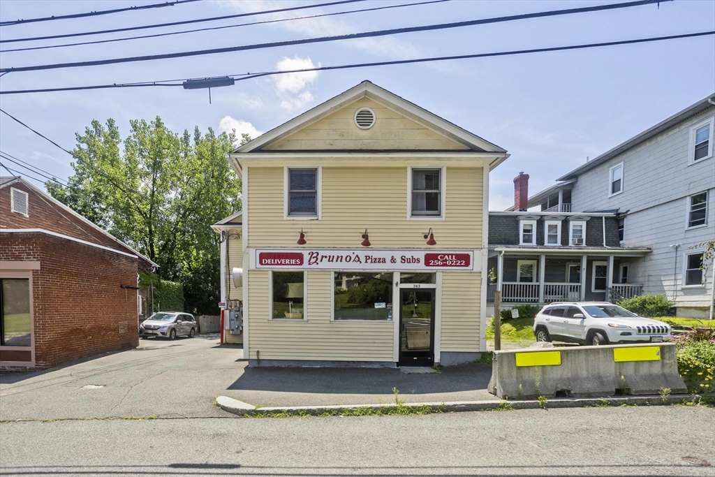 a view of front of house with a yard