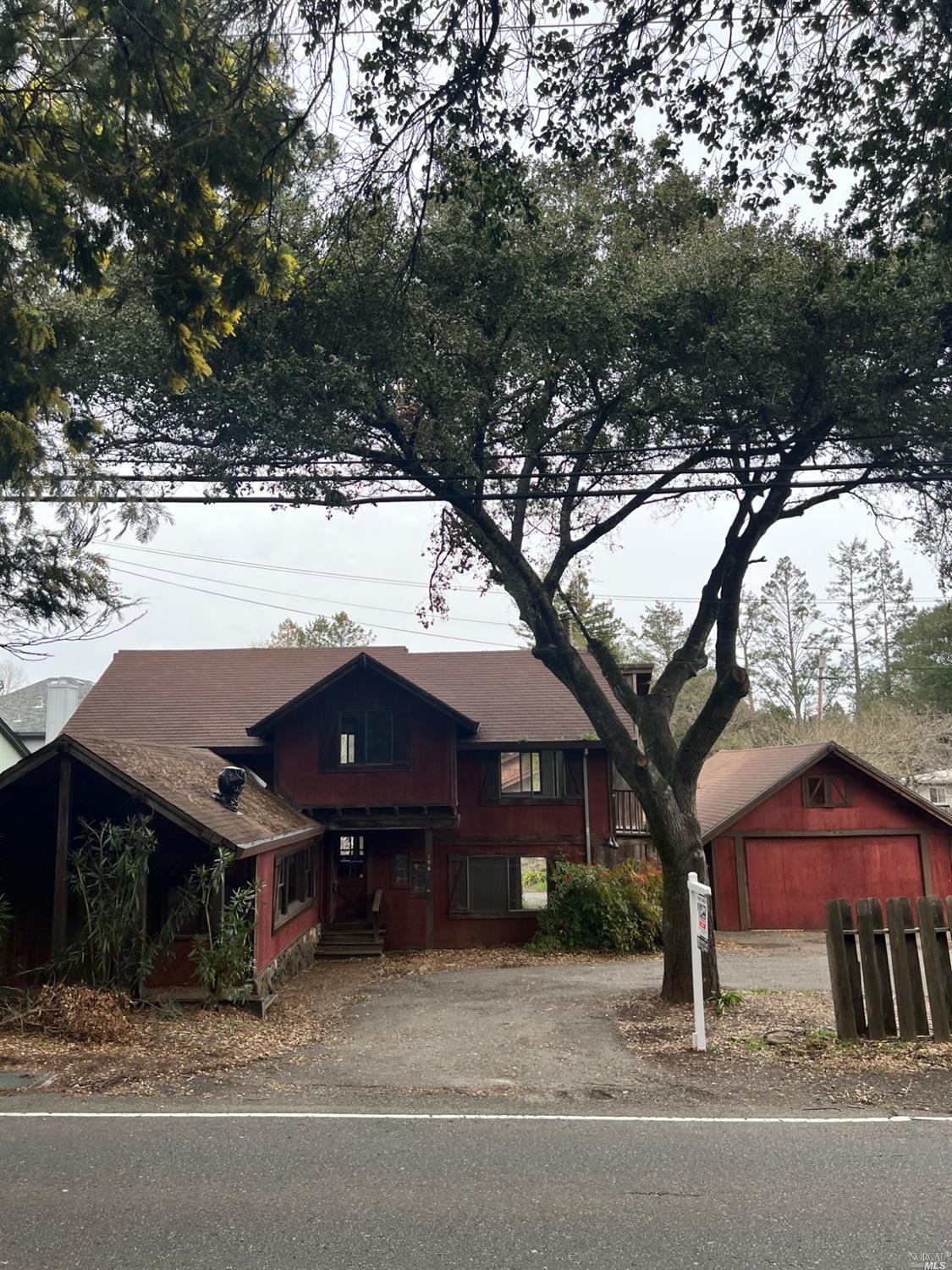 a house view with a outdoor space