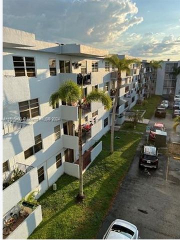 $370,000 | 1221 Southwest 122nd Avenue, Unit 401 | Tamiami