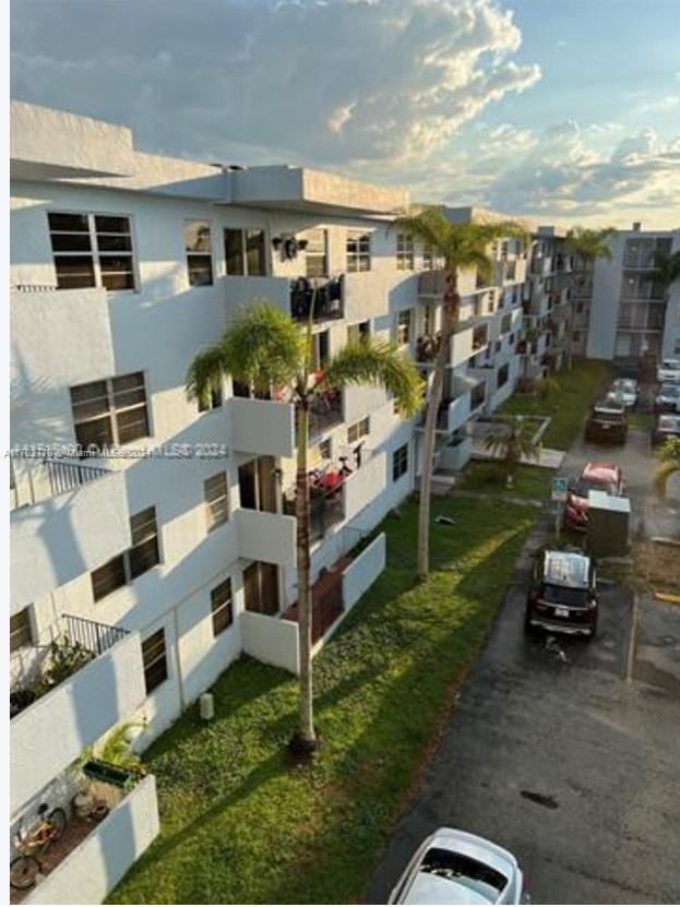 a view of multiple houses with a yard