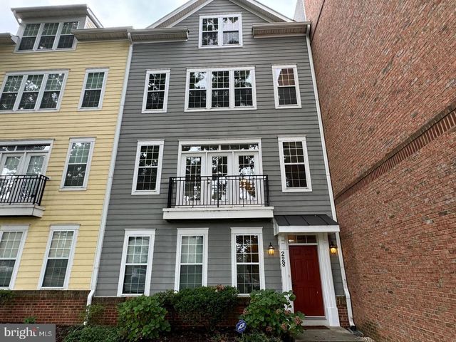 $559,900 | 228 North Summit Avenue, Unit 27228 | Gaithersburg