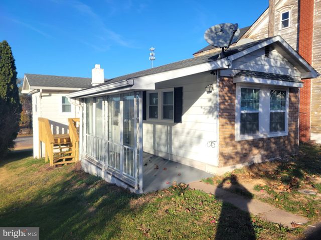 $129,900 | 13 East Market Street | Gratz