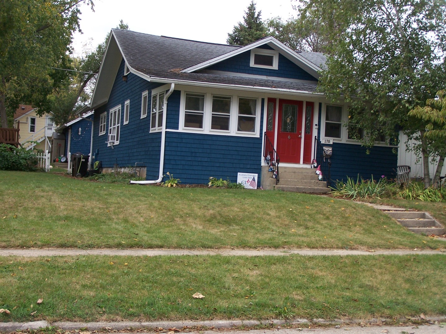 a view of a house with a yard