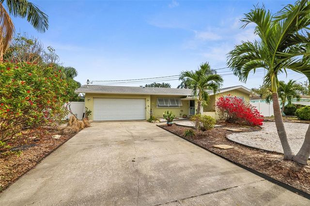 $450,000 | 2161 Edythe Drive | Dunedin