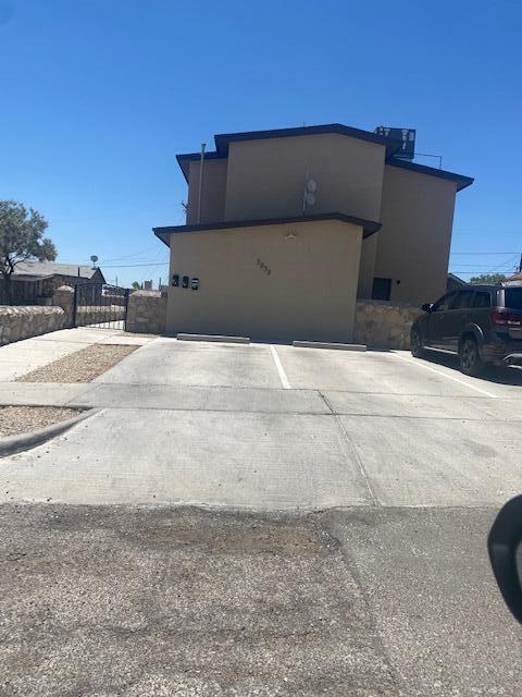 a view of a street in the back yard