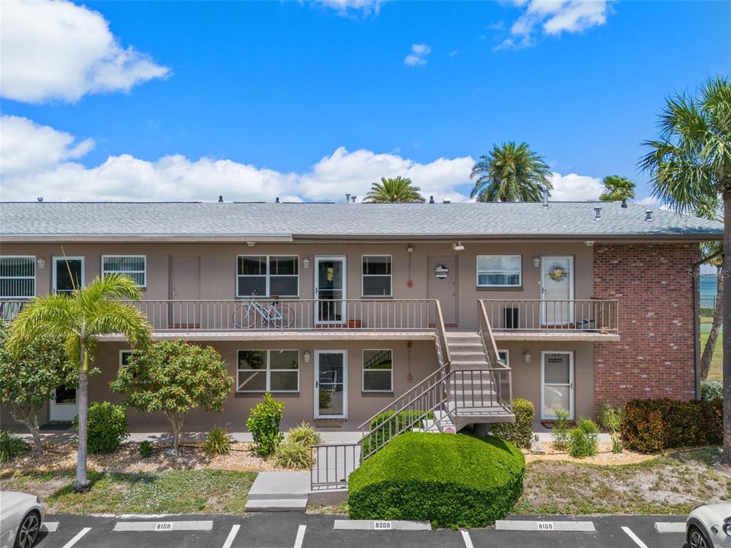 2nd story unit,  ideal Dunedin causeway location, minutes from world-renowned Honeymoon Island