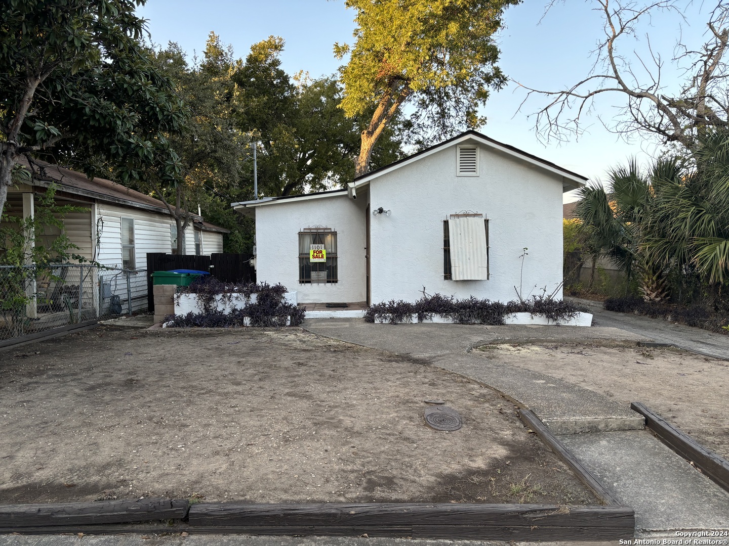 a view of backyard of house