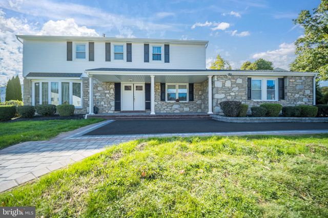 $734,900 | 948 Robin Lane | Huntingdon Valley