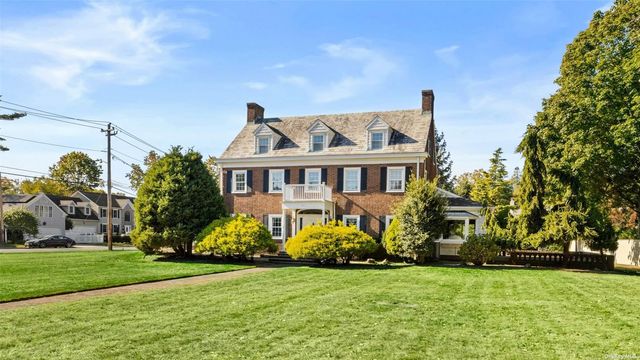 $1,299,000 | 211 Cathedral Avenue | Hempstead Village