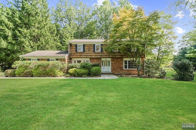 $895,000 | 1 High Ridge Road | Pascack Valley