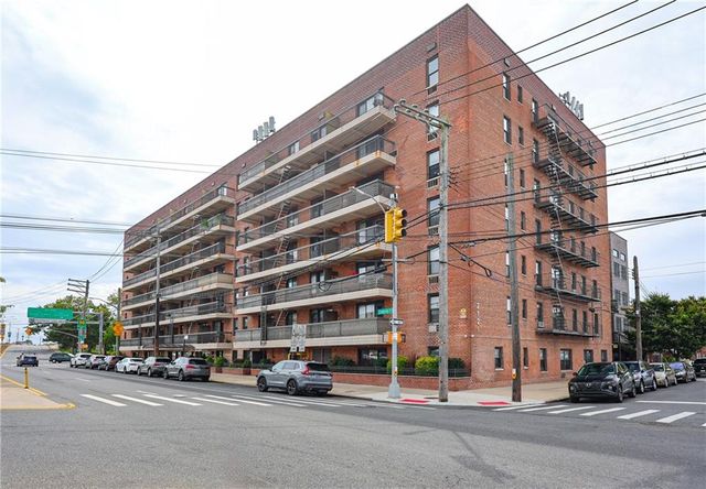 $338,000 | 2121 Shore Parkway, Unit 3A | Gravesend