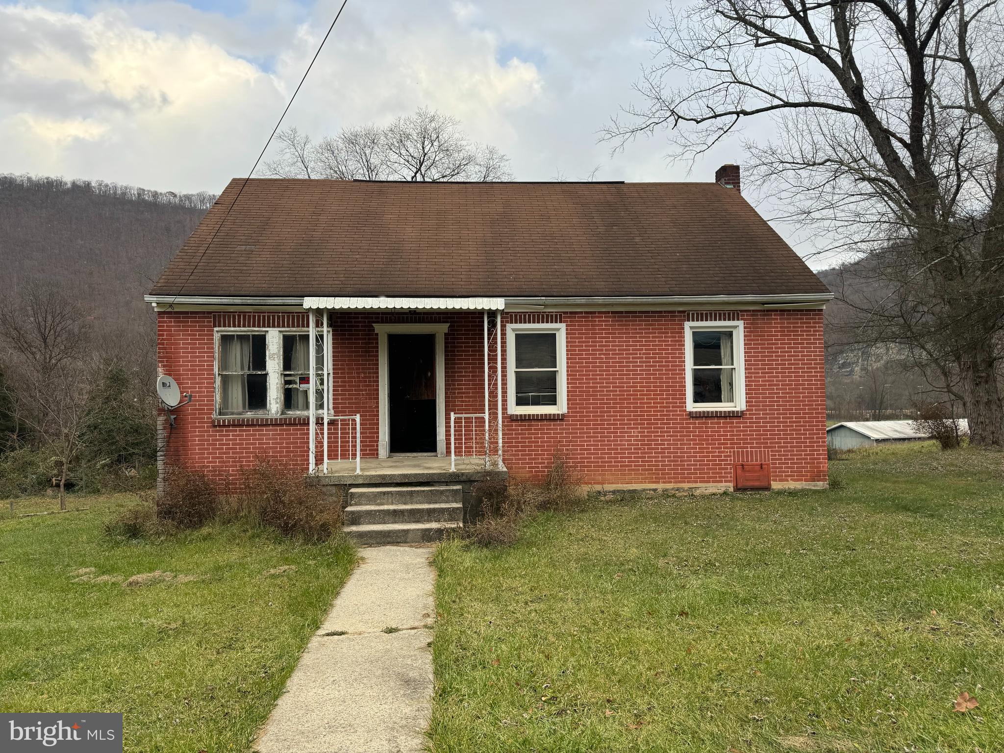 a front view of house with yard