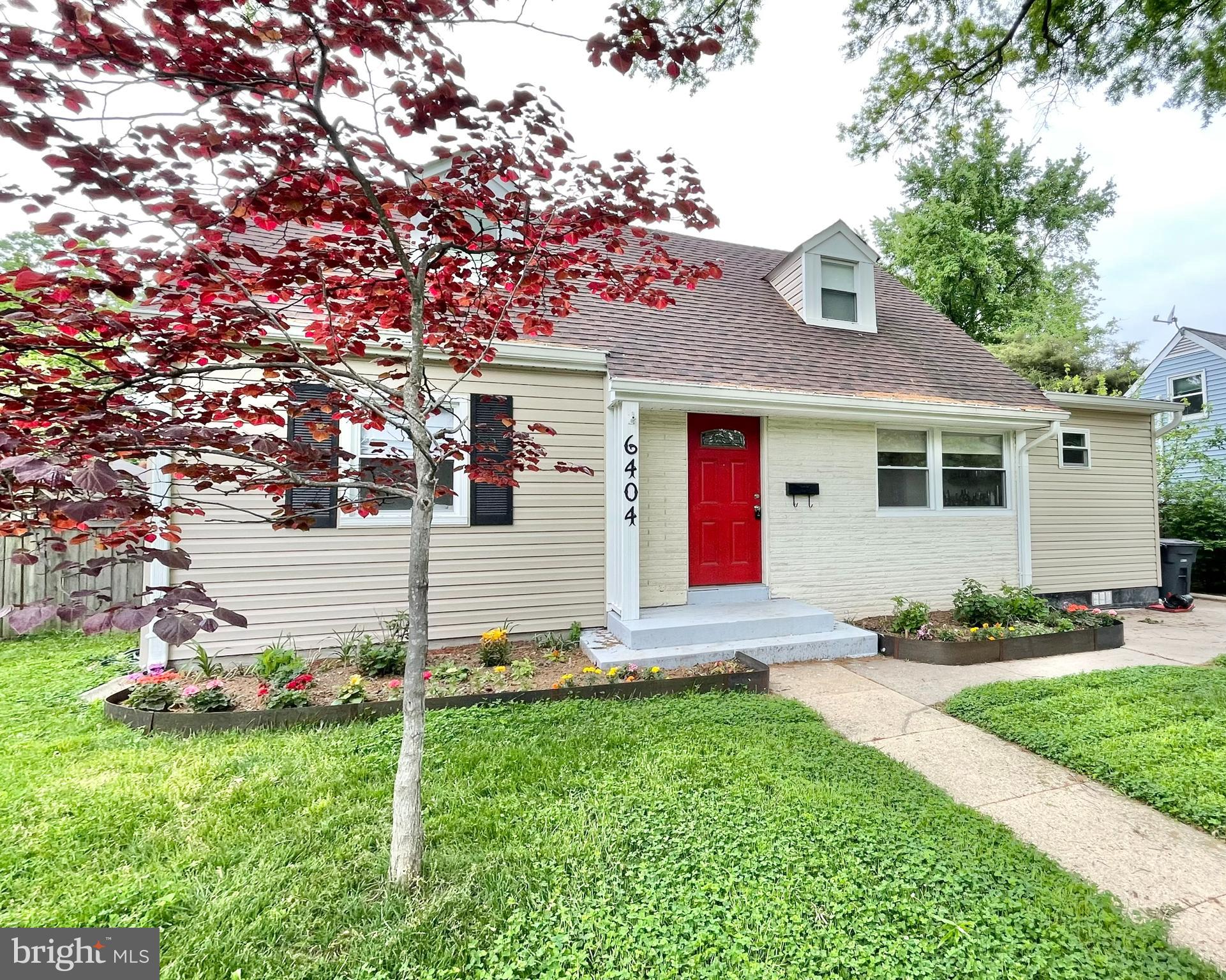 a front view of house with yard