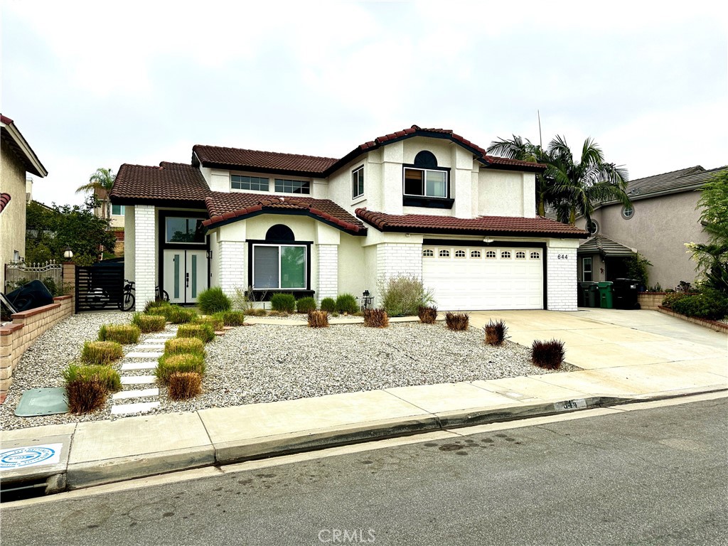 a view of front a house with a street