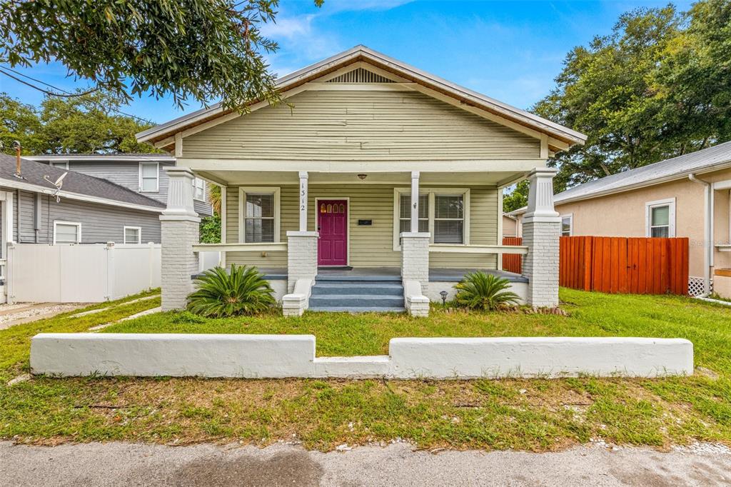 Historic Bungalow a few steps away from Cuscaden Park with Pool, Pickleball & ball fields