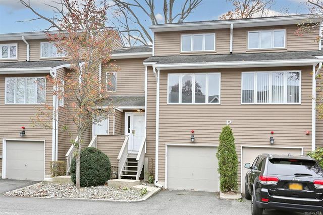 $525,000 | 110 Village Green | Nanuet