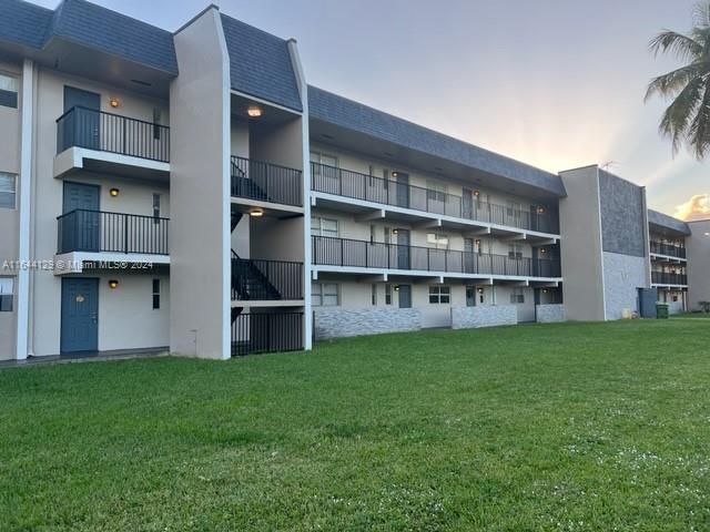 $1,995 | 7900 South Colony Circle, Unit 105 | Woodland Lakes