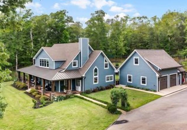 $1,395,000 | 224 Graves Lane