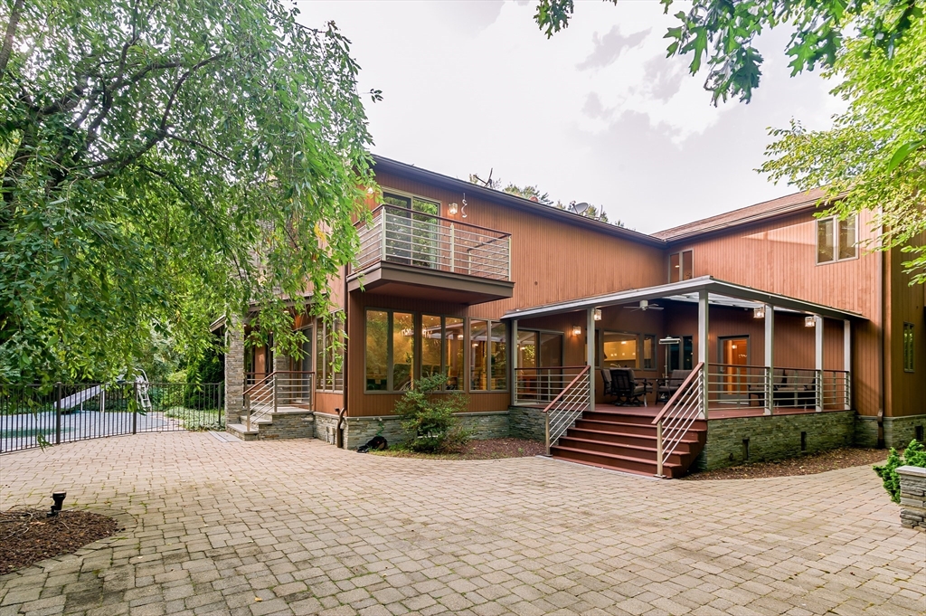 a view of a house with backyard and trees