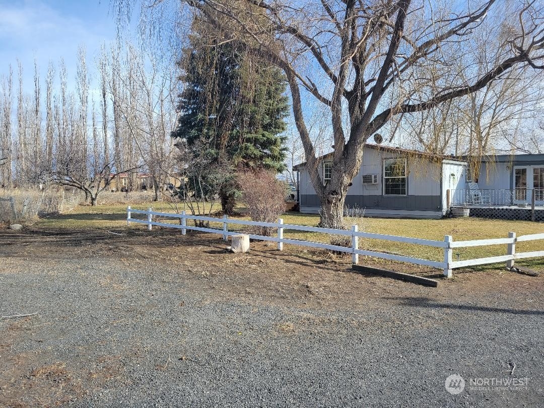 a view of a house with backyard and trees