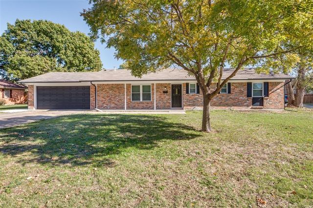 $315,000 | 3825 Palomino Drive | Benbrook