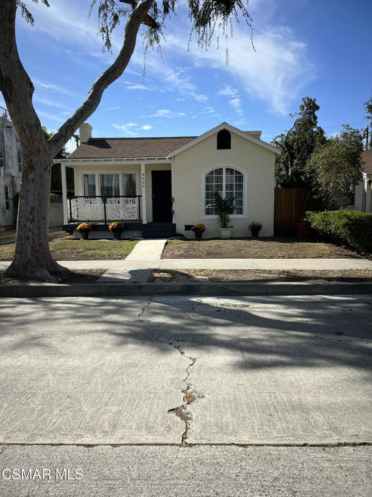 a view of a house with a entertaining space