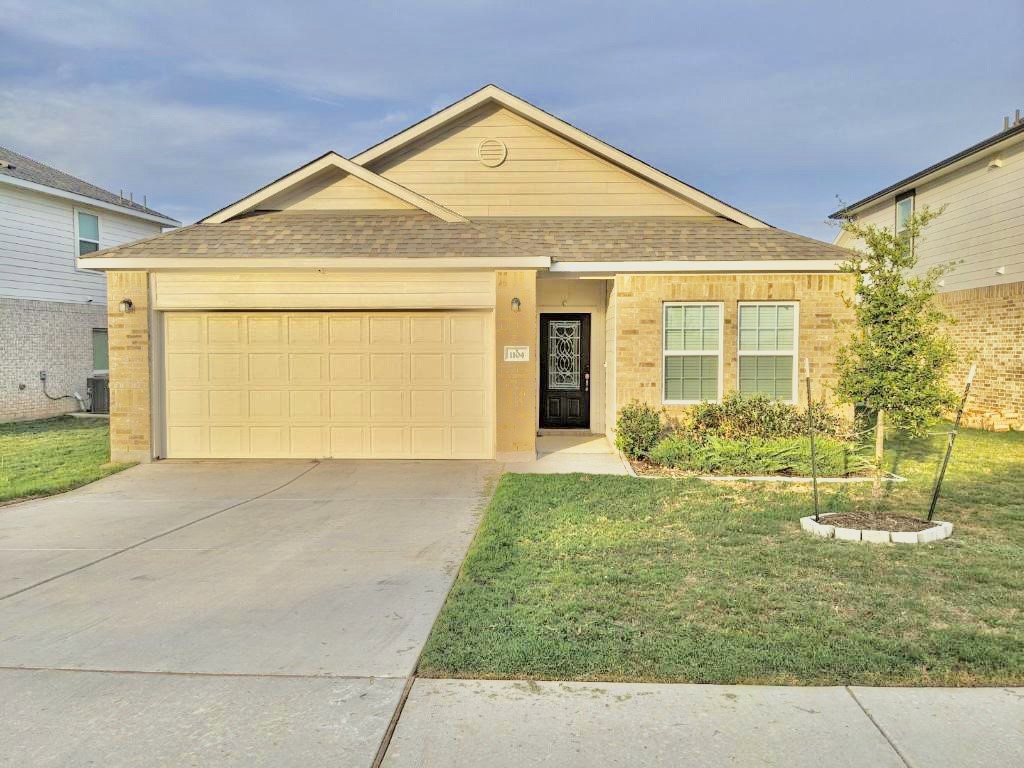 Welcome to this charming home in SaddleCreek master-planned community