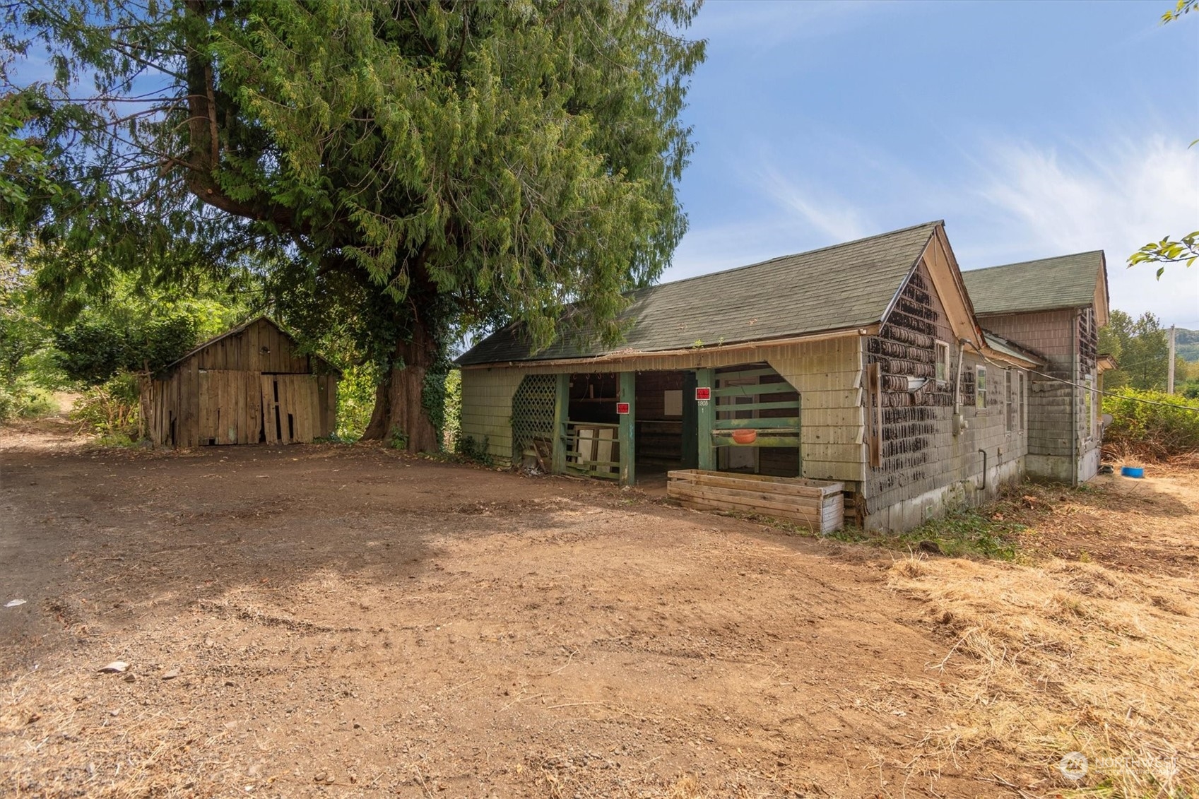 a view of a house with a yard