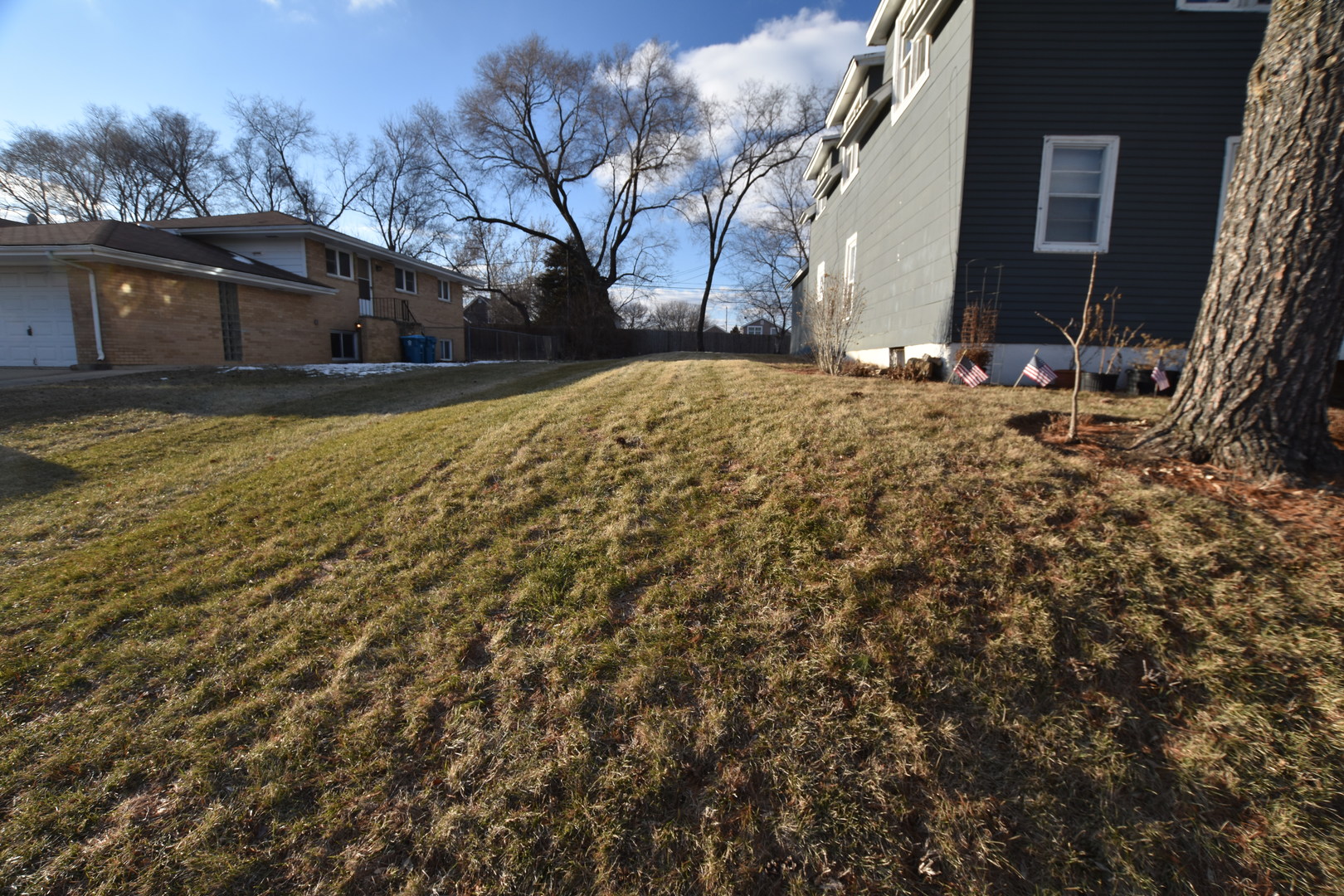 a front view of house with yard