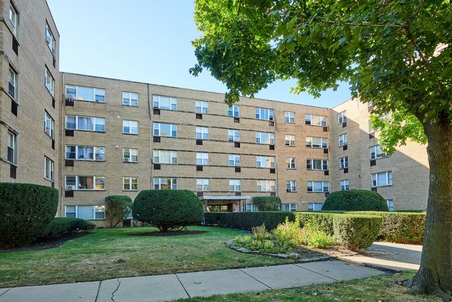 $159,800 | 2115 West Farwell Avenue, Unit 405 | West Rogers Park